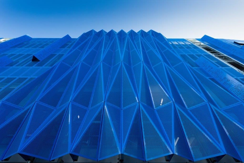 The final arrangement of the panels created an aesthetically pleasing and engaging exterior.
